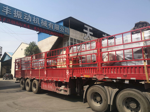 全不銹鋼噴砂直線振動篩已發貨,請袁經理注意查收！